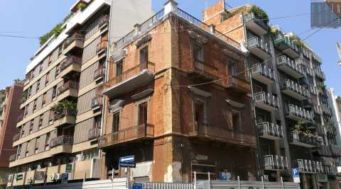 Bari, addio al palazzo d'epoca di via Calefati: a rischio abbattimento altri 100 edifici